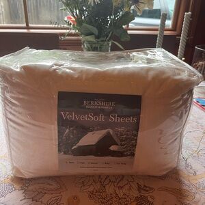 Queen Velvet Soft Sheets